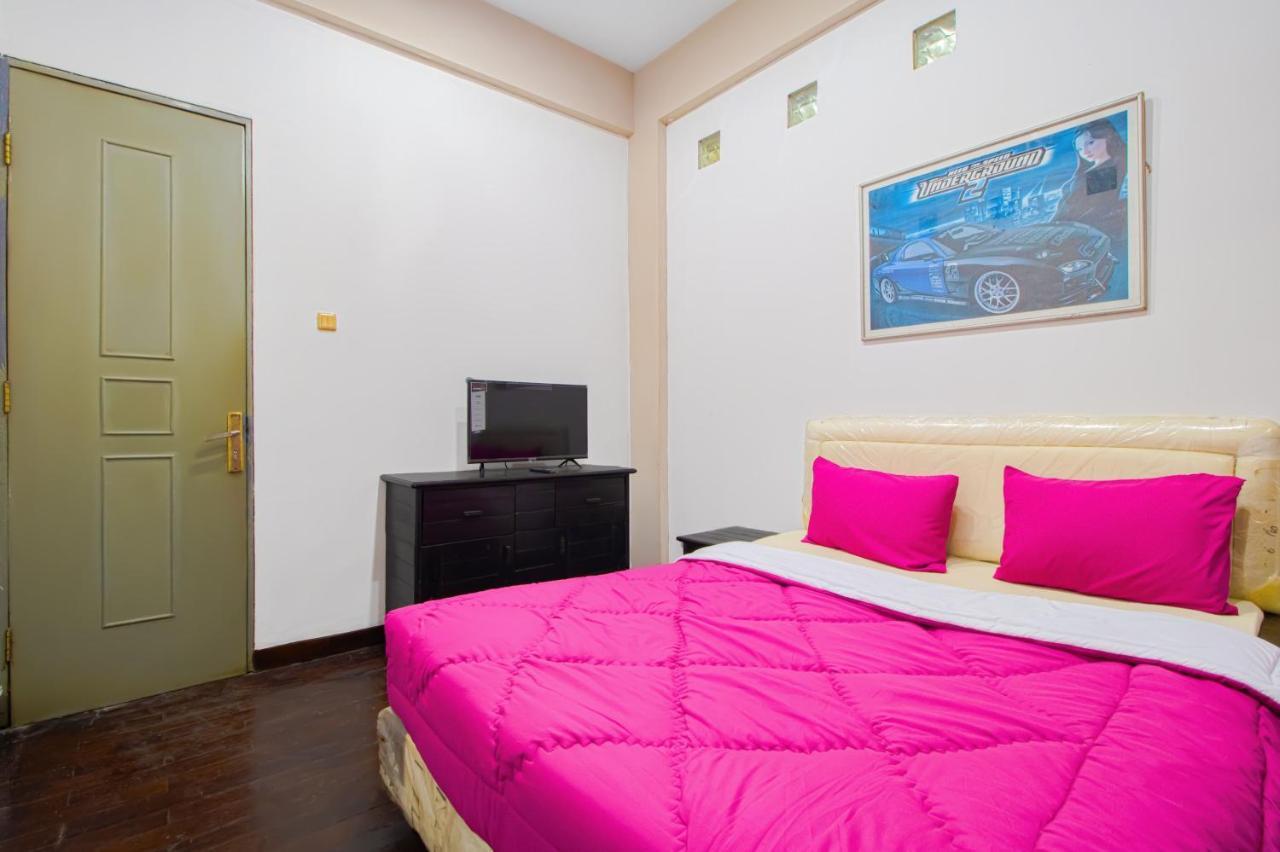 Tobana House Bintaro Hotel Jakarta Exterior photo