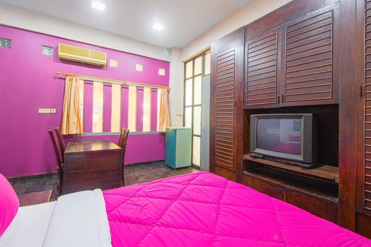 Tobana House Bintaro Hotel Jakarta Exterior photo