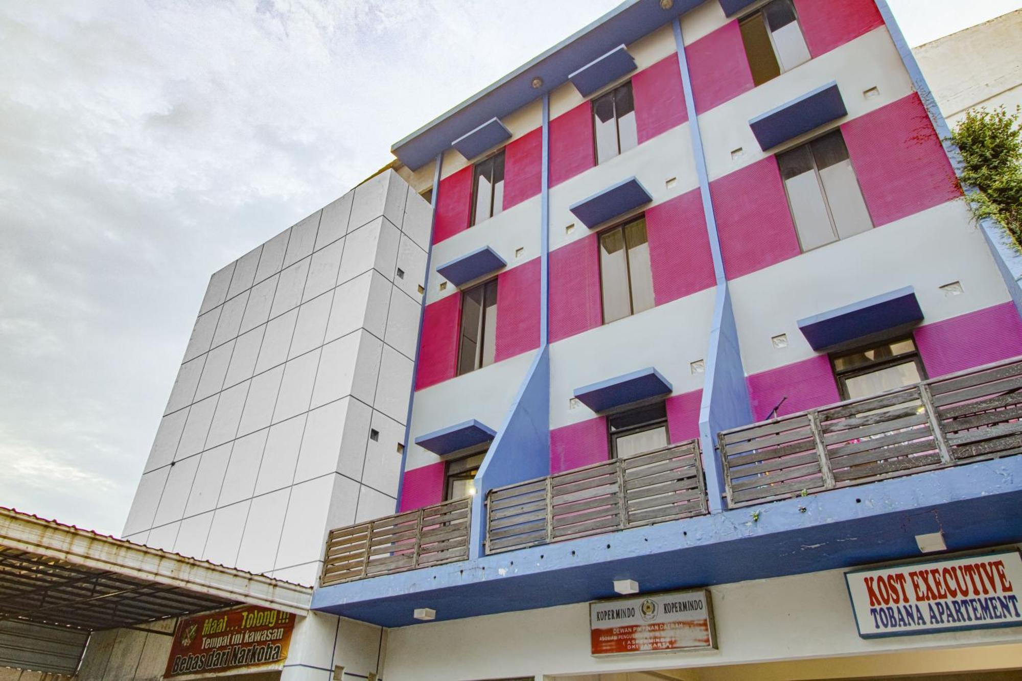 Tobana House Bintaro Hotel Jakarta Exterior photo