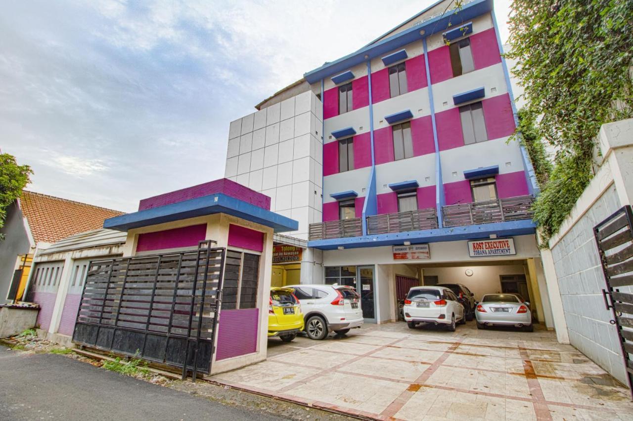 Tobana House Bintaro Hotel Jakarta Exterior photo