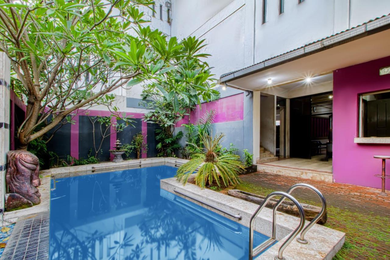 Tobana House Bintaro Hotel Jakarta Exterior photo